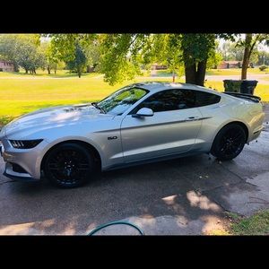 Meet your Posher, Dustin